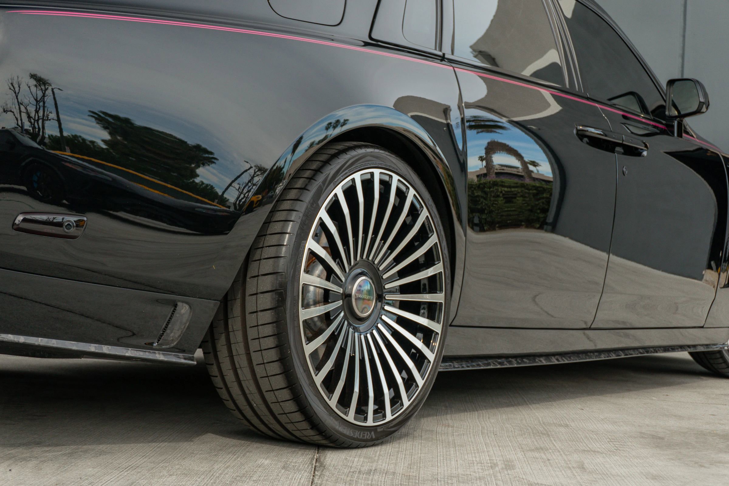 Used 2023 Rolls-Royce Phantom Sedan image 40