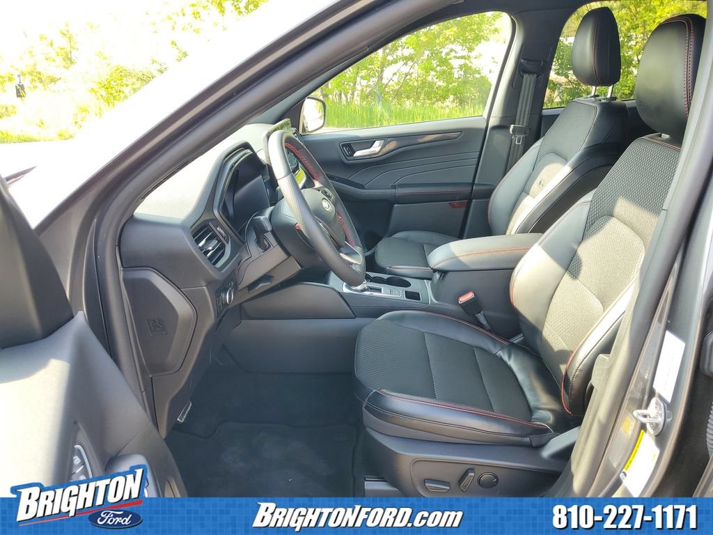 Used 2024 Ford Escape ST-Line w/ Tech Pack #1 AWD/4WD image 10