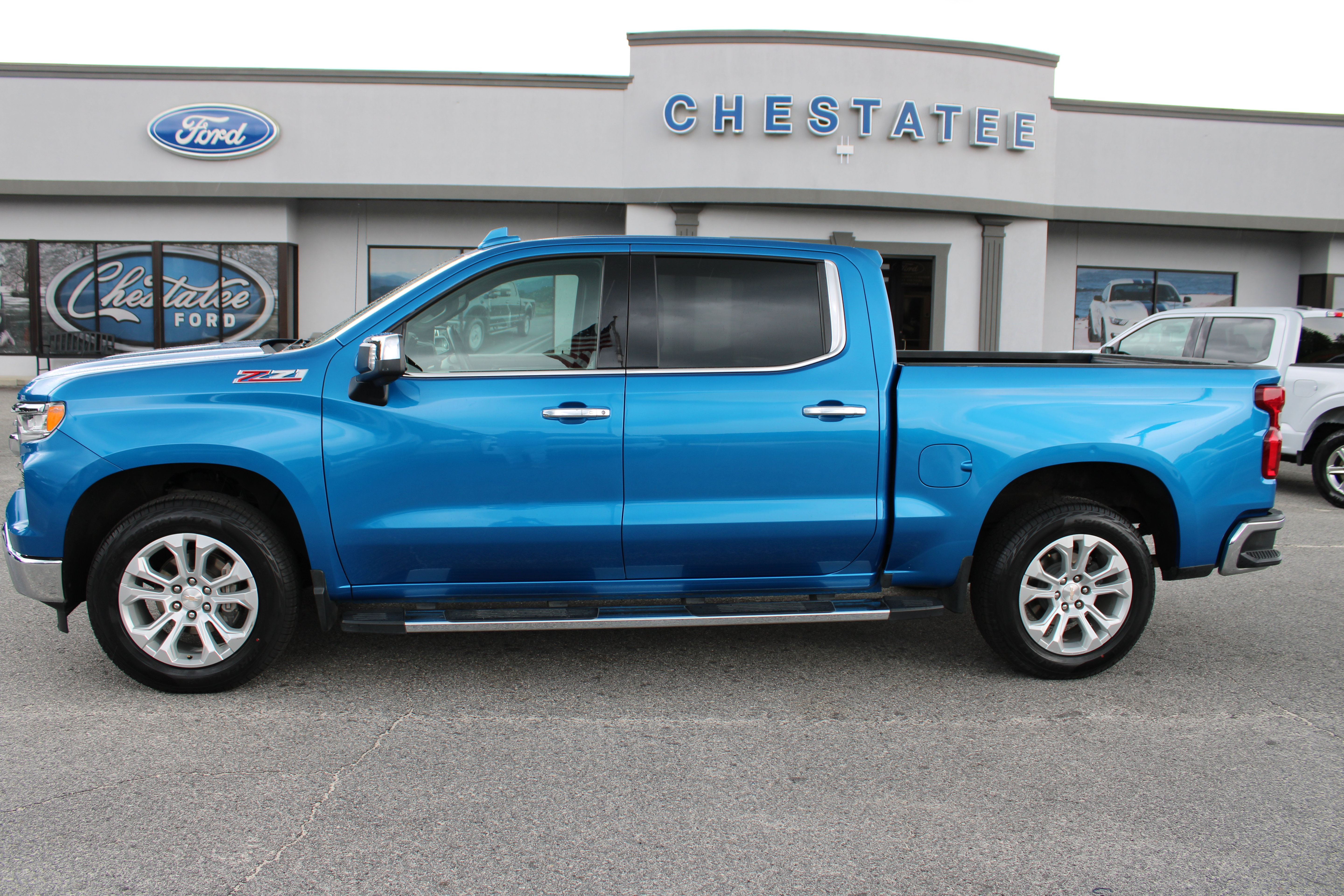 Used 2022 Chevrolet Silverado 1500 LTZ AWD/4WD image 1