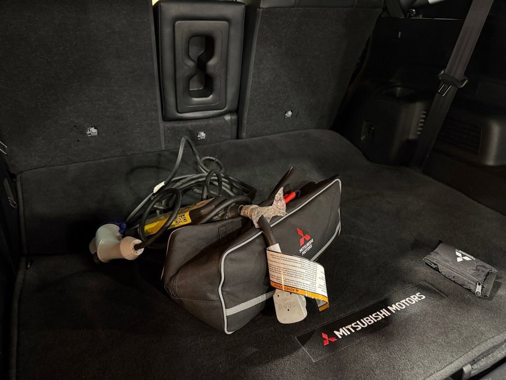 Used 2023 Mitsubishi Outlander SEL image 6