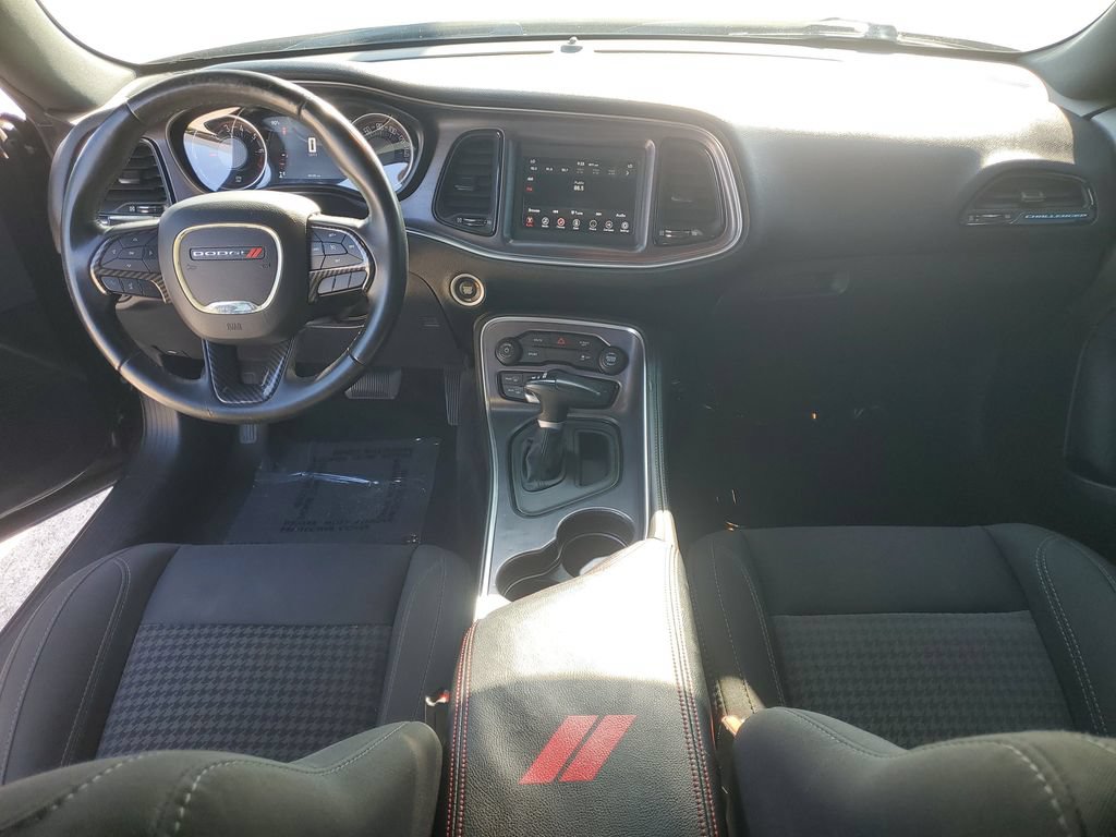 Used 2018 Dodge Challenger SXT RWD image 17