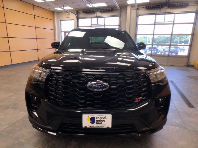 Used 2025 Ford Explorer ST w/ Sun And Sound Package AWD/4WD image 2