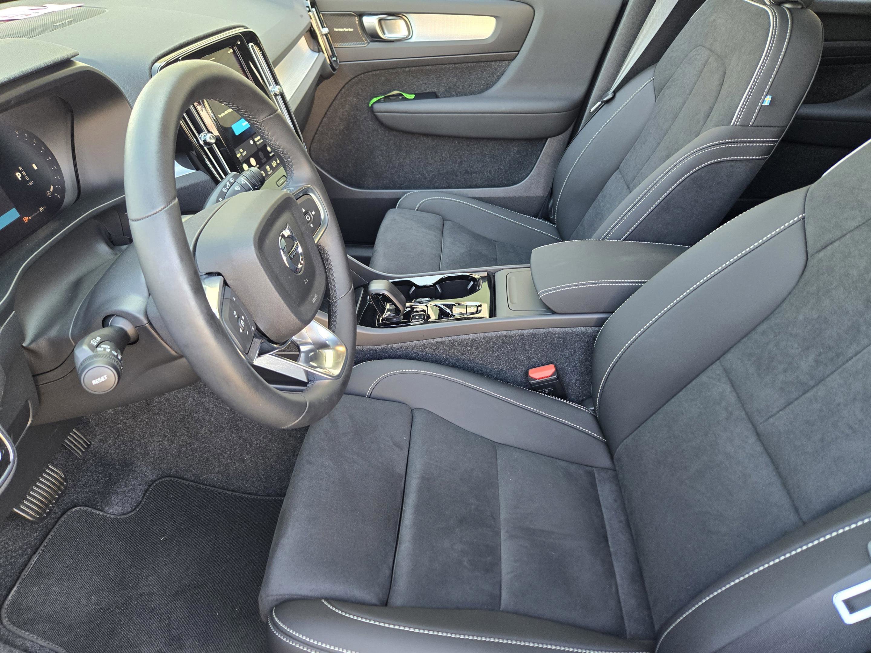 New 2026 Volvo XC40 B5 Ultra w/ Protection Package Premier AWD/4WD image 10
