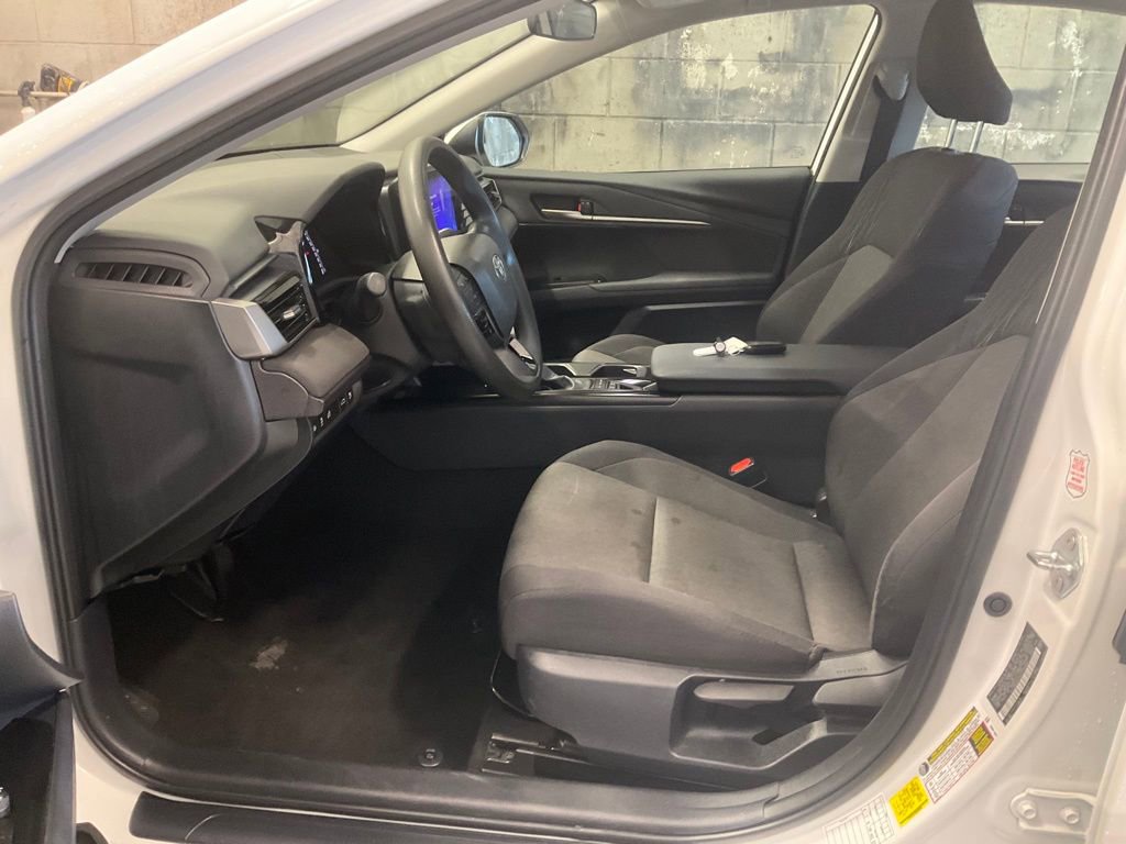 Used 2025 Toyota Camry LE image 12