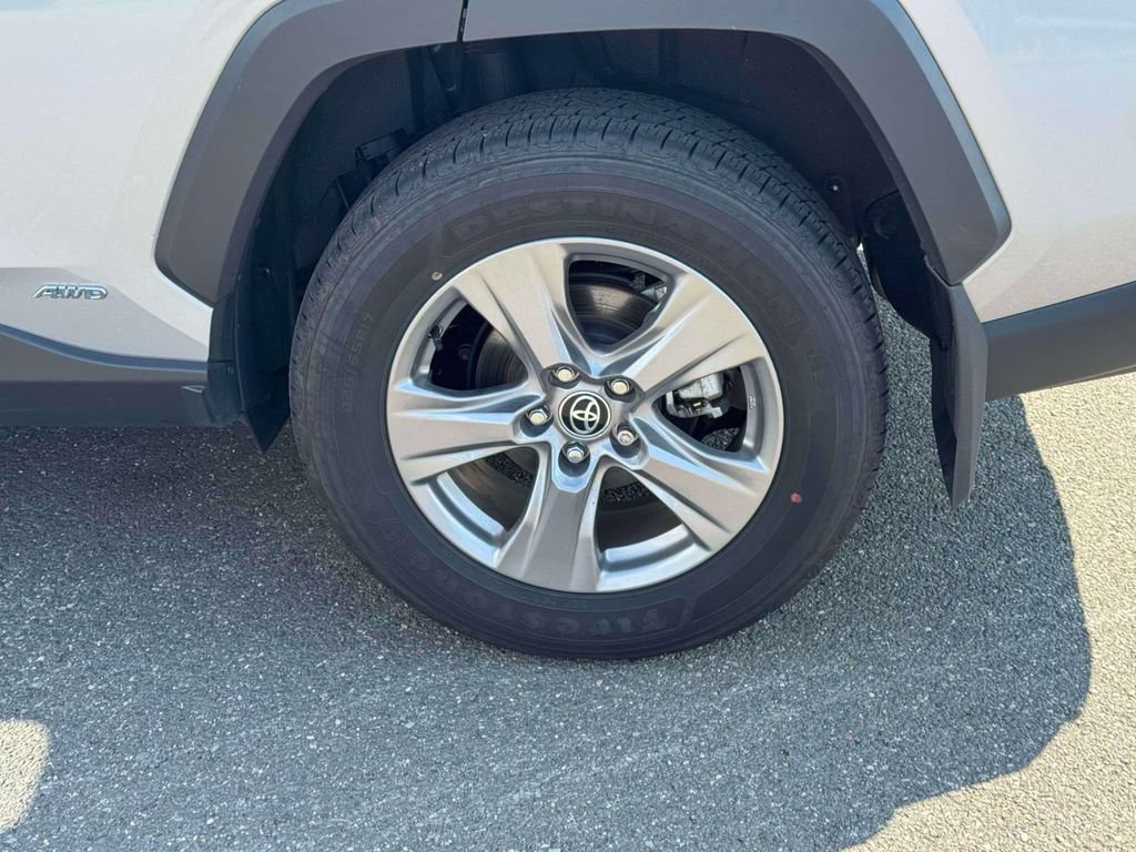 Used 2025 Toyota RAV4 LE AWD/4WD image 11