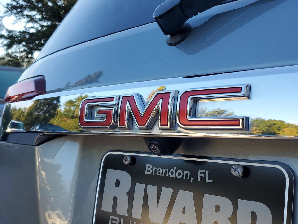 Used 2023 GMC Acadia SLT w/ Technology Package FWD image 6