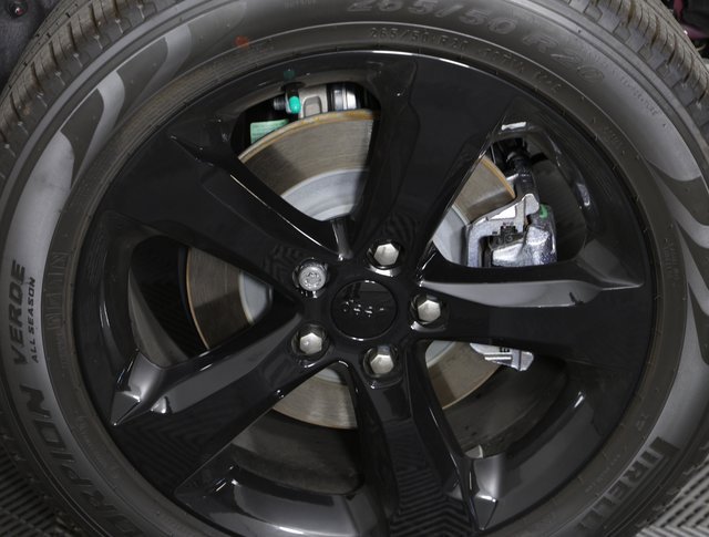 Used 2025 Jeep Grand Cherokee L Limited w/ Black Appearance Package image 9