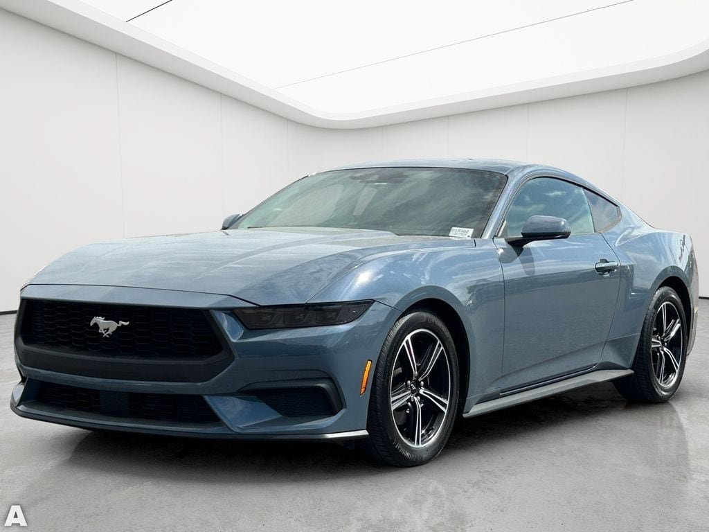 Used 2025 Ford Mustang Coupe RWD image 2