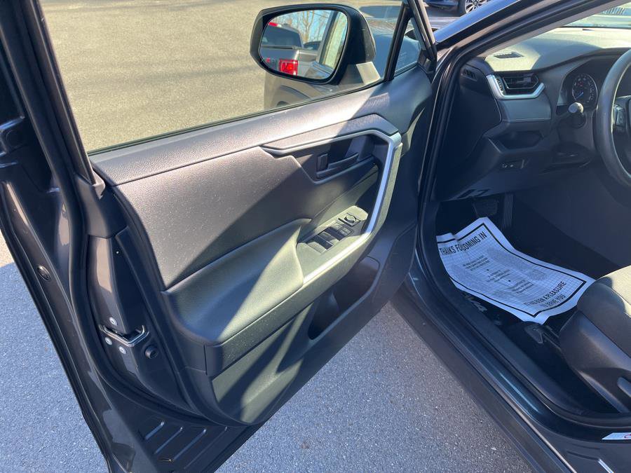 Used 2019 Toyota RAV4 LE AWD/4WD image 9