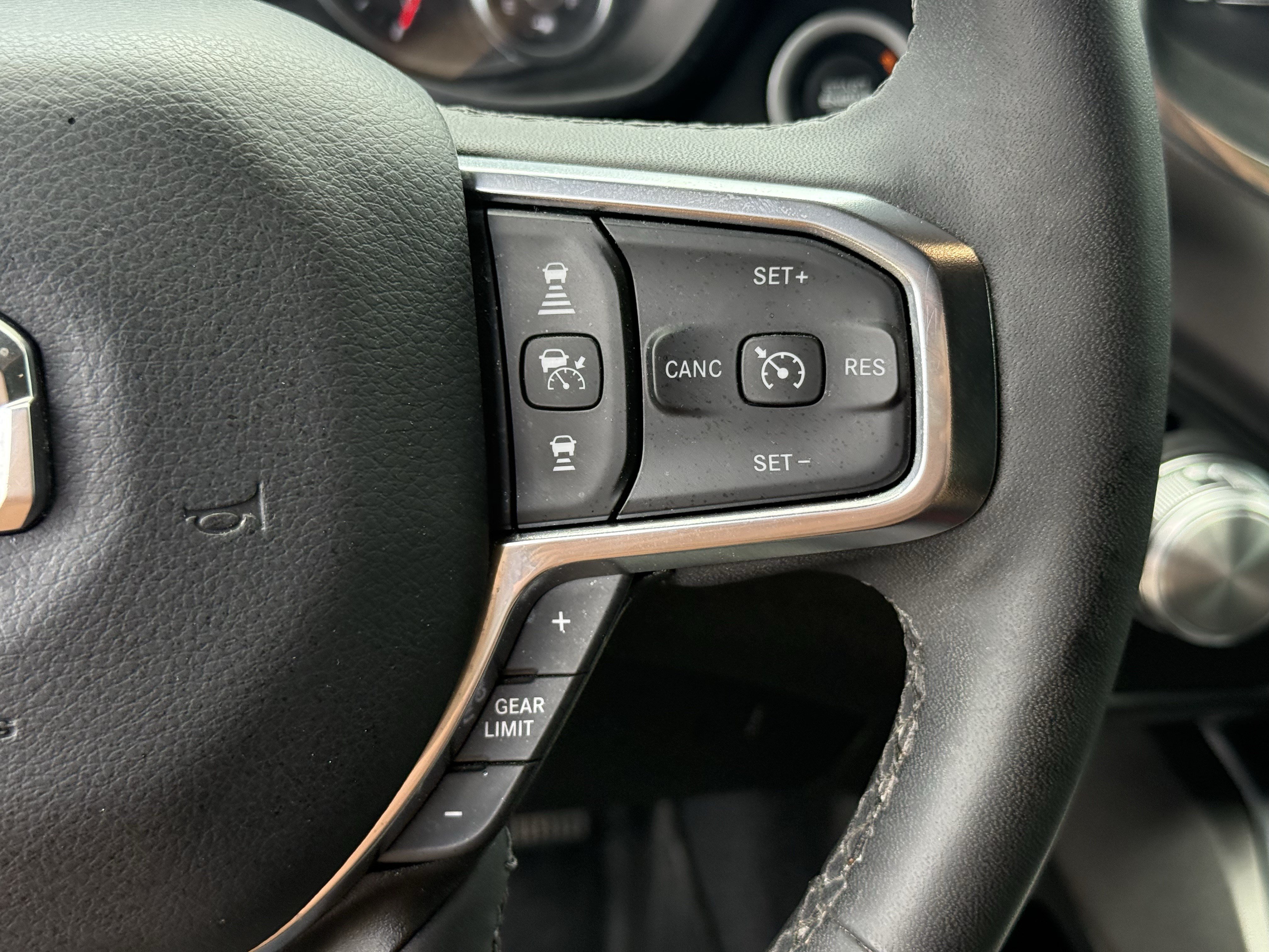 Used 2025 RAM 1500 Laramie w/ Sport Appearance Package AWD/4WD image 18