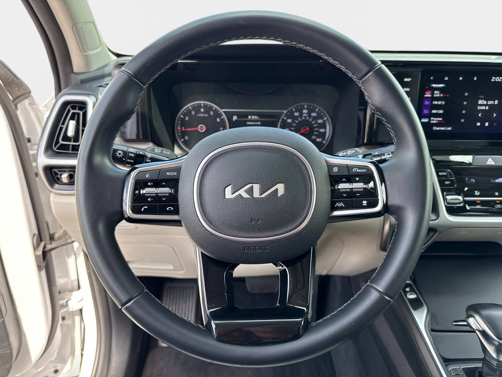 Used 2022 Kia Sorento EX w/ Panoramic Sunroof Package image 28