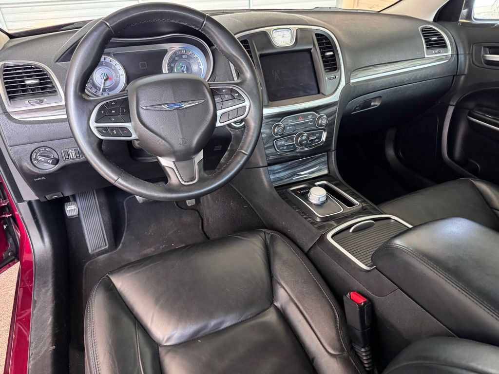 Used 2022 Chrysler 300 Touring L RWD image 2