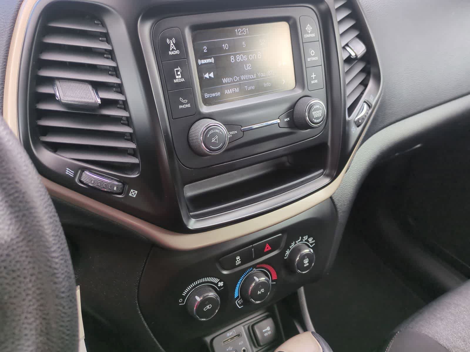 Used 2014 Jeep Cherokee Sport image 27