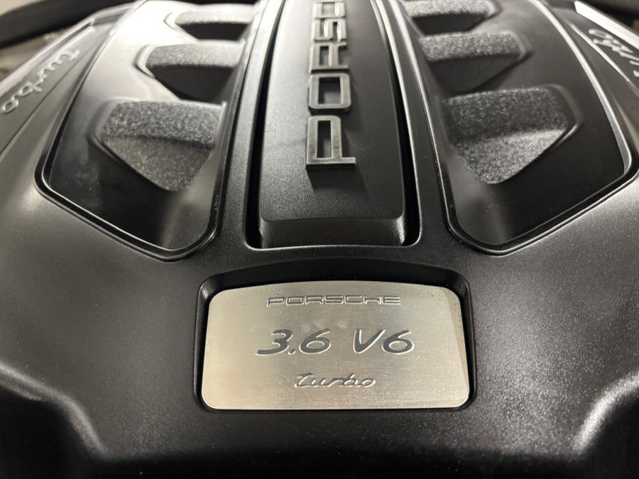 Used 2018 Porsche Macan Turbo image 7