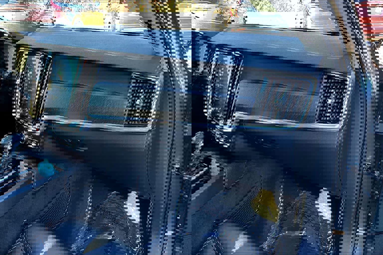 Used 2019 Volvo V90 T5 Cross Country w/ Protection Package Premier image 18