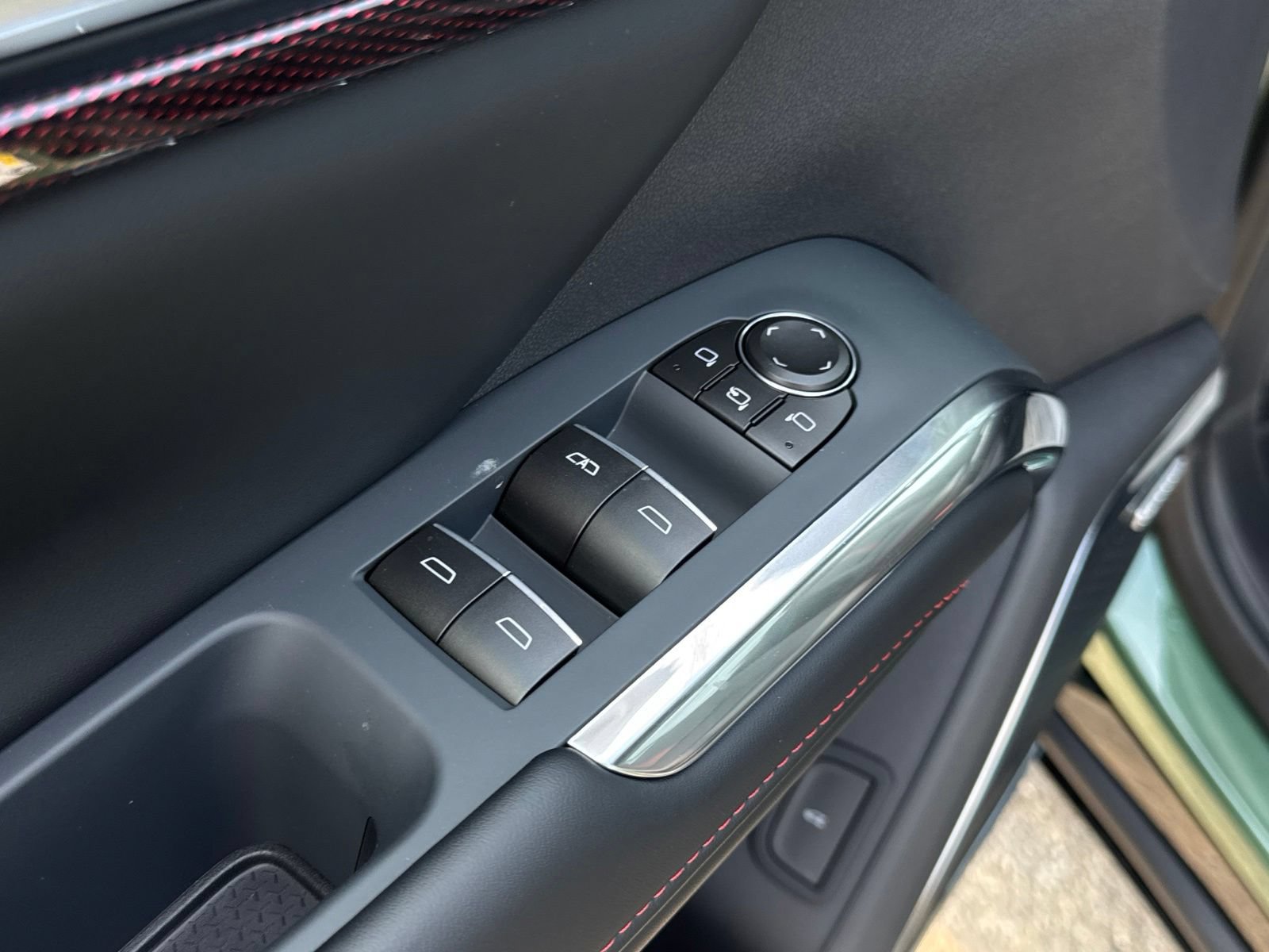 New 2027 Chevrolet Traverse RS AWD/4WD image 11