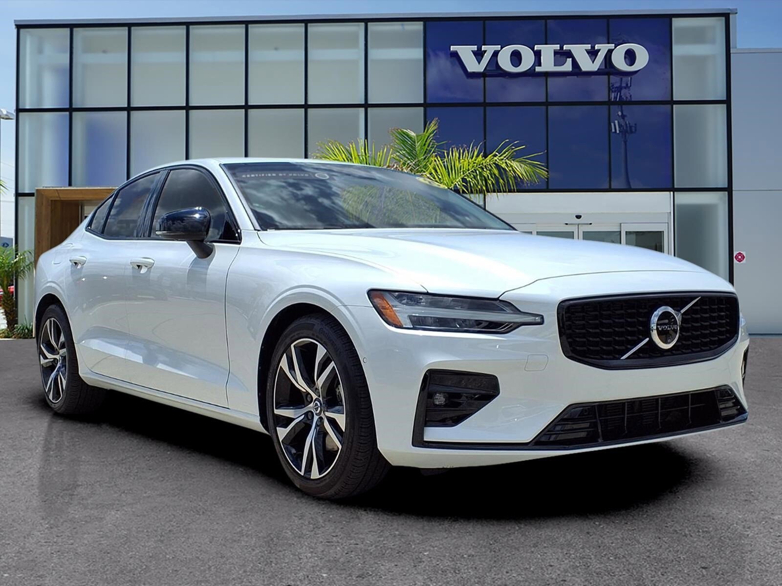 Certified 2025 Volvo S60 B5 Plus FWD image 1