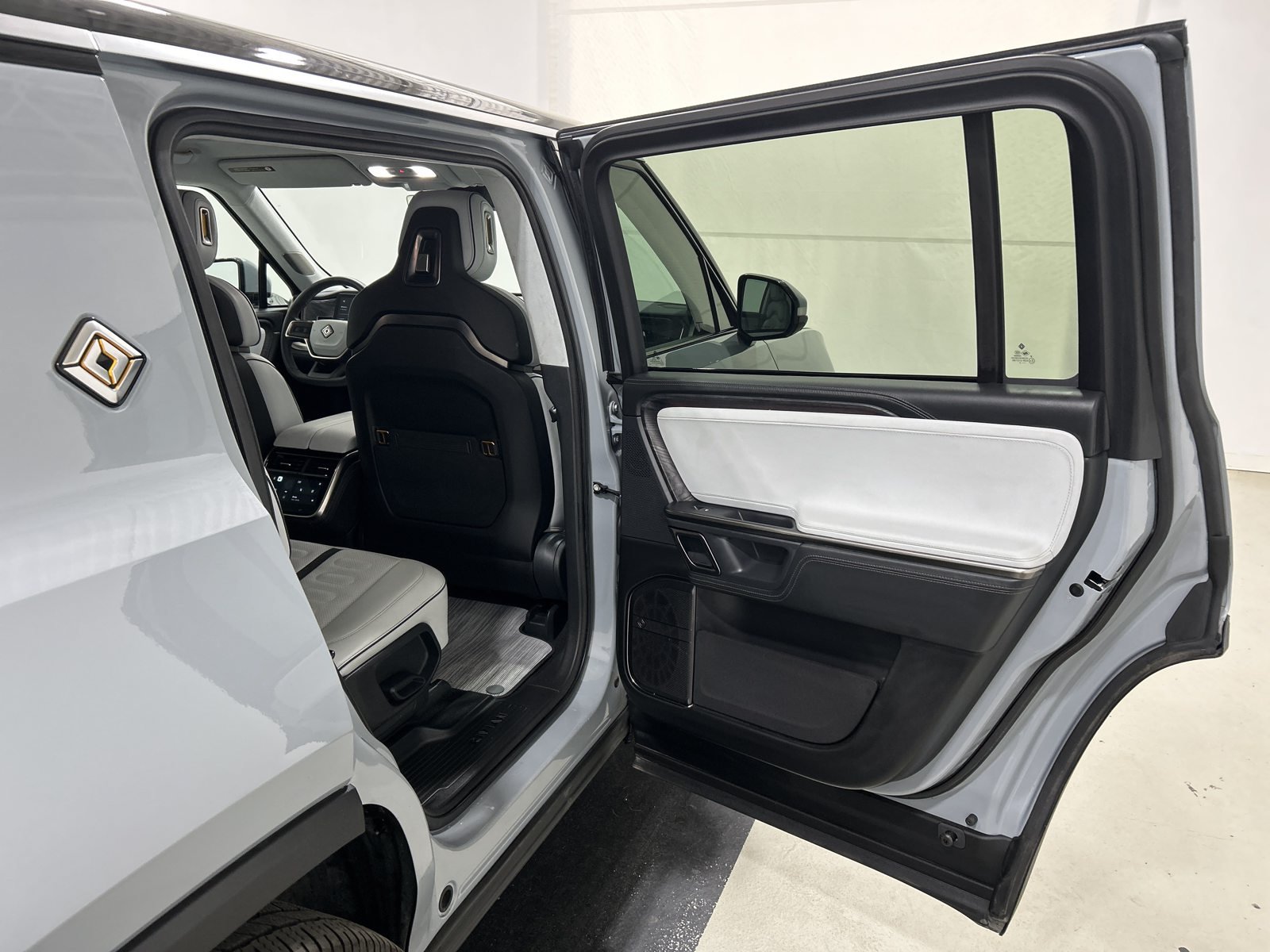 Used 2023 Rivian R1S Launch Edition Quad AWD/4WD image 19