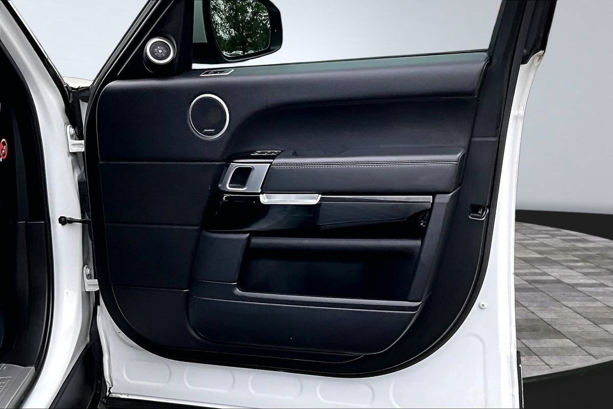 Used 2017 Land Rover Range Rover HSE AWD/4WD image 16
