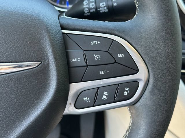 Certified 2024 Chrysler Pacifica Limited FWD image 31