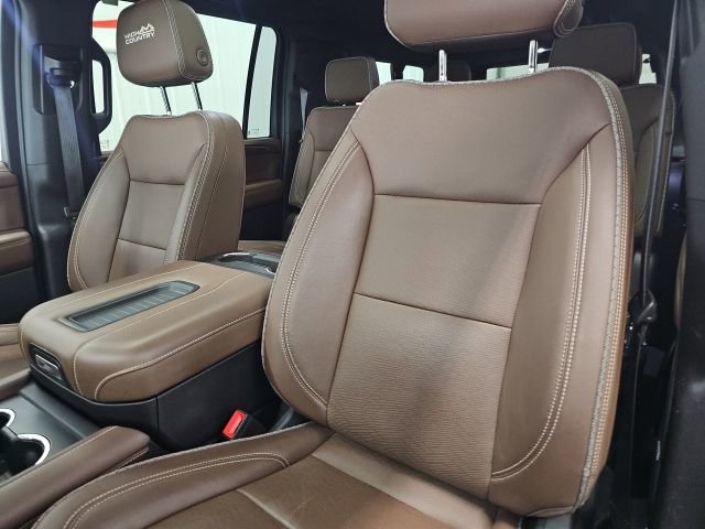 Used 2023 Chevrolet Suburban High Country image 25