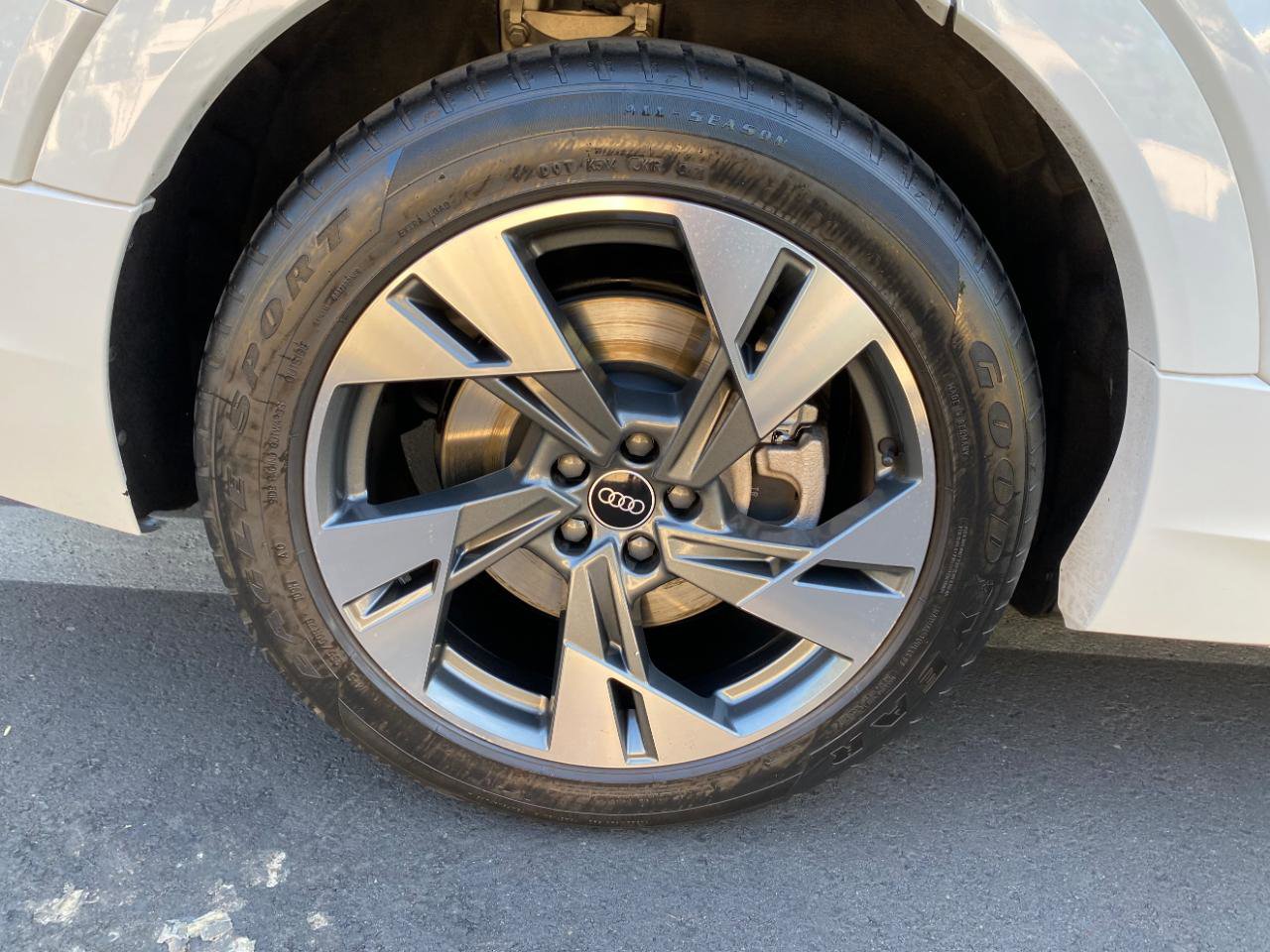 Used 2021 Audi e-tron Premium w/ Convenience Plus Package AWD/4WD image 17