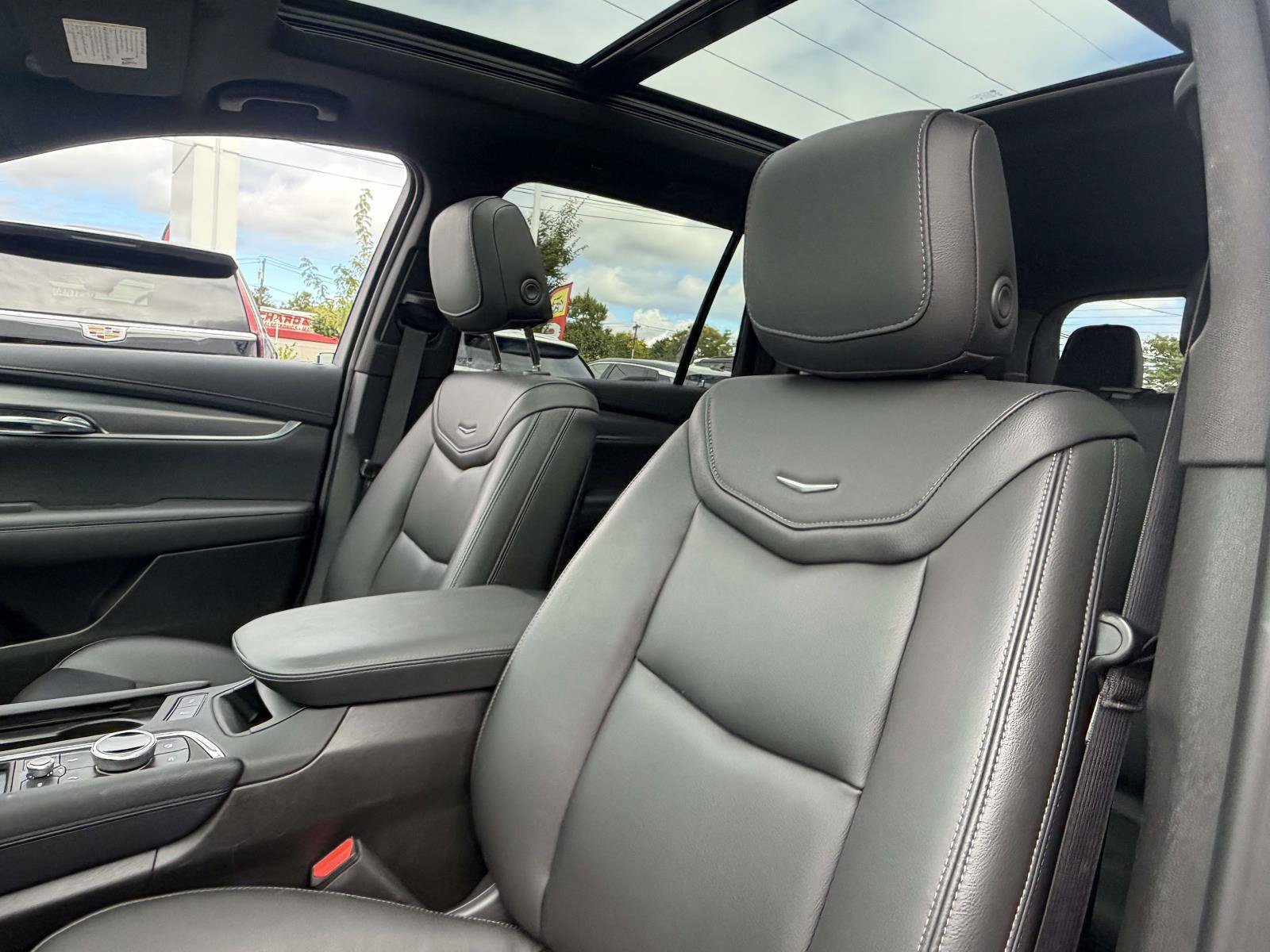 Certified 2024 Cadillac XT6 Luxury w/ LPO, Floor Liner Package AWD/4WD image 10