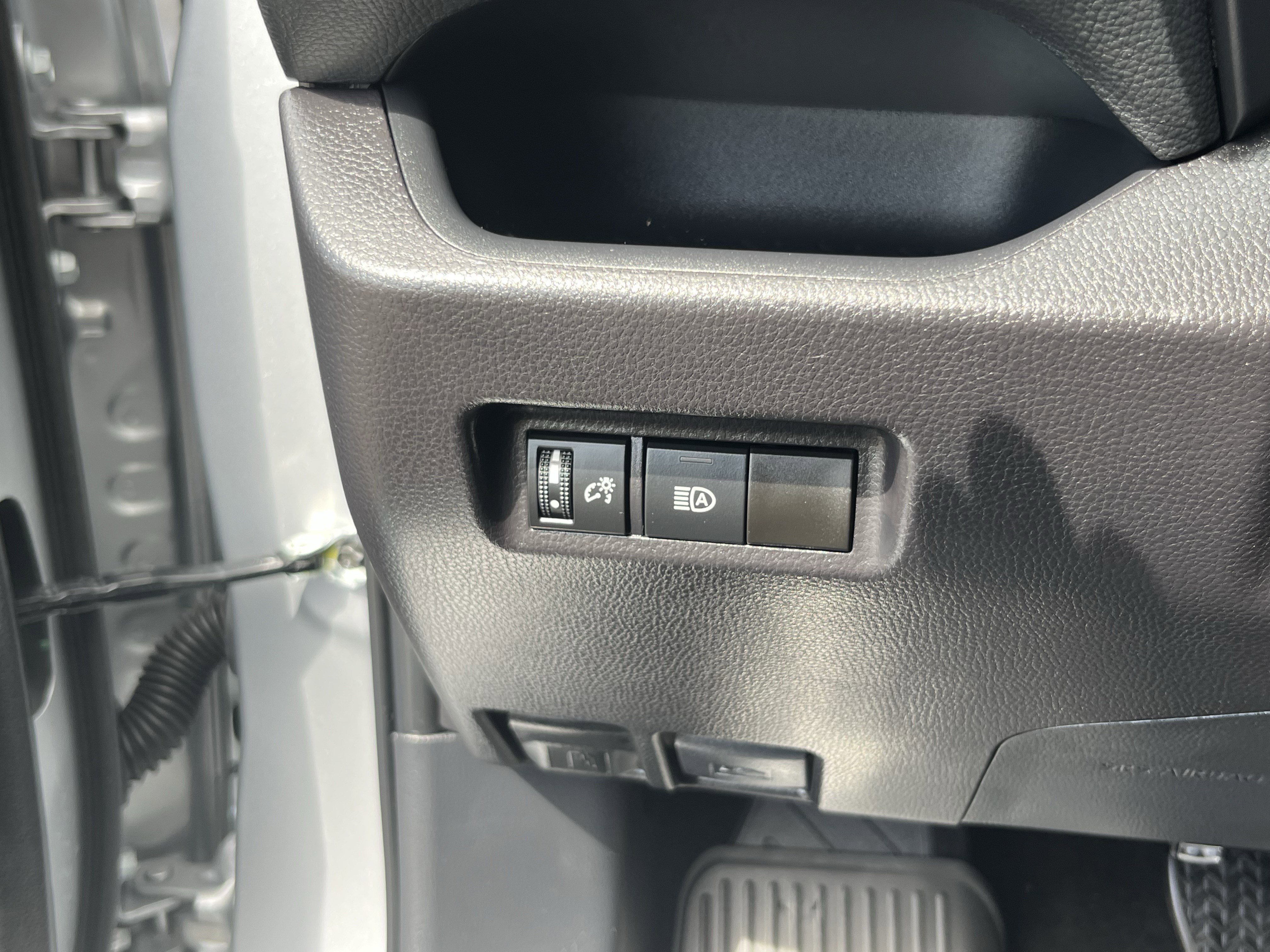 Used 2025 Toyota RAV4 LE image 25