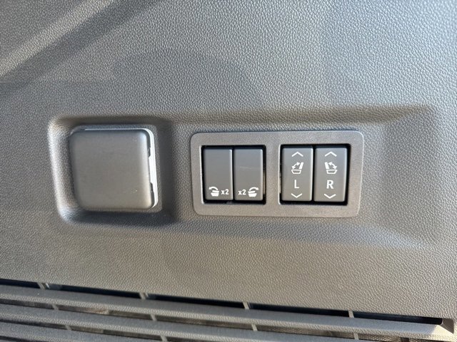 New 2026 GMC Yukon Elevation image 13