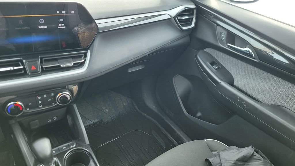 Used 2024 Chevrolet TrailBlazer LT w/ LT Cold Weather Package image 23