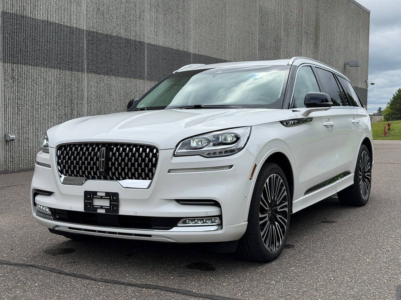 Used 2023 Lincoln Aviator Black Label w/ Dynamic Handling Package AWD/4WD image 1