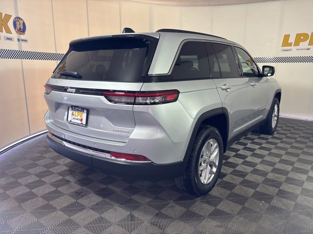 New 2025 Jeep Grand Cherokee Laredo X w/ Luxury Tech Group I image 4