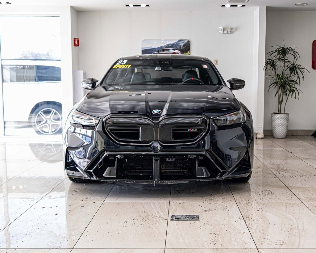 Used 2025 BMW M5 w/ Carbon Package AWD/4WD image 2
