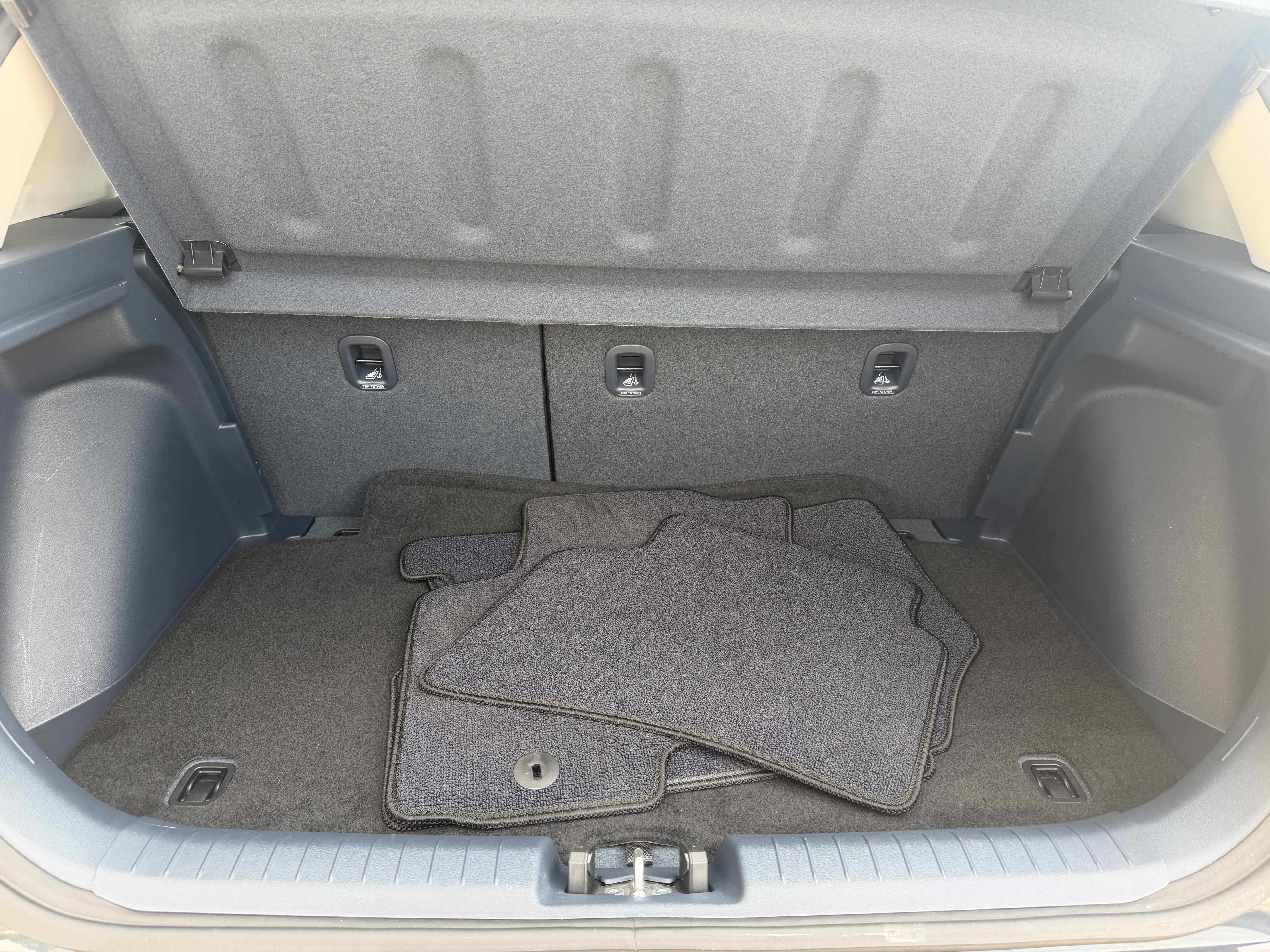 Certified 2025 Hyundai Venue Limited FWD image 10