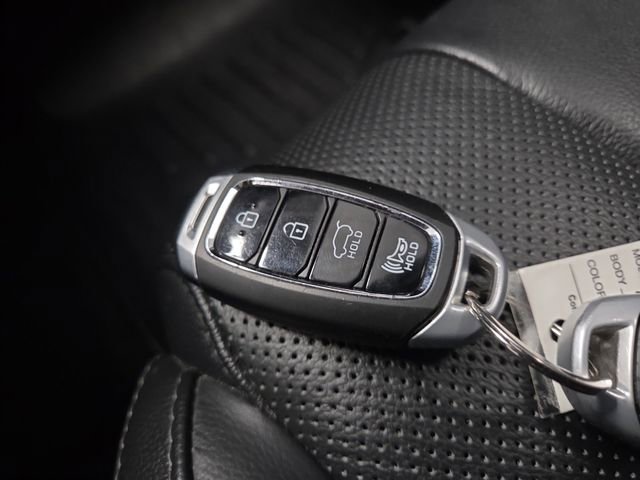 Used 2020 Hyundai Santa Fe Limited image 32