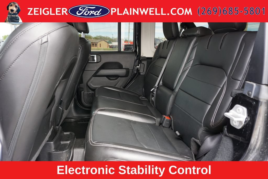 Used 2023 Jeep Wrangler Unlimited Sahara w/ Cold Weather Group AWD/4WD image 11