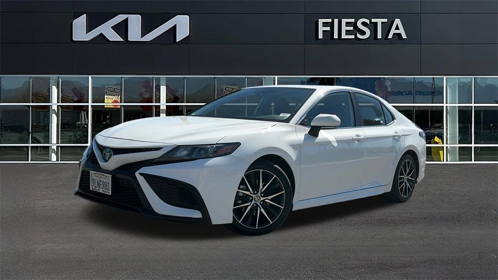 Used 2024 Toyota Camry SE w/ Audio Upgrade Package image 2