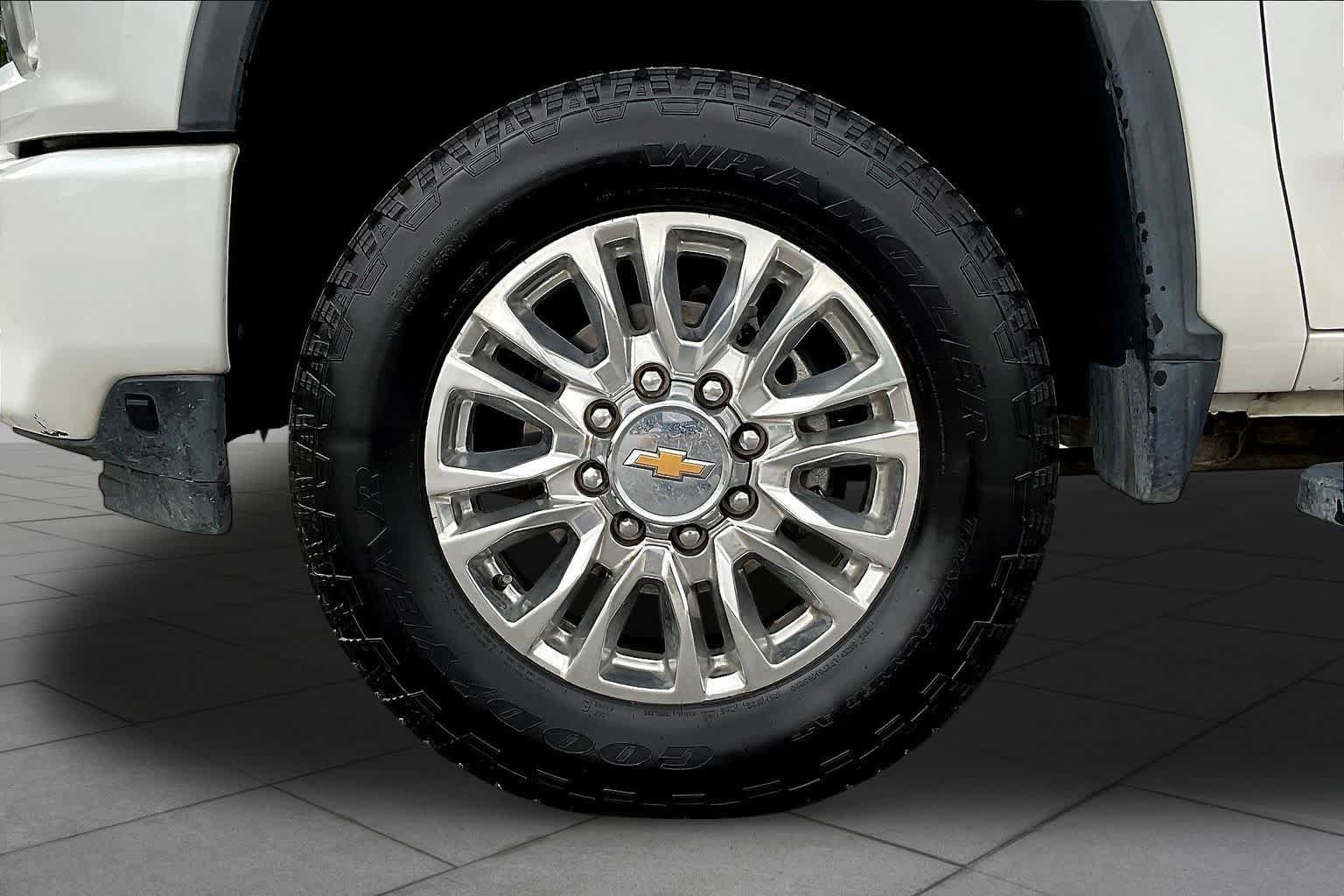 Used 2023 Chevrolet Silverado 2500 High Country w/ Z71 Off-Road Package AWD/4WD image 21