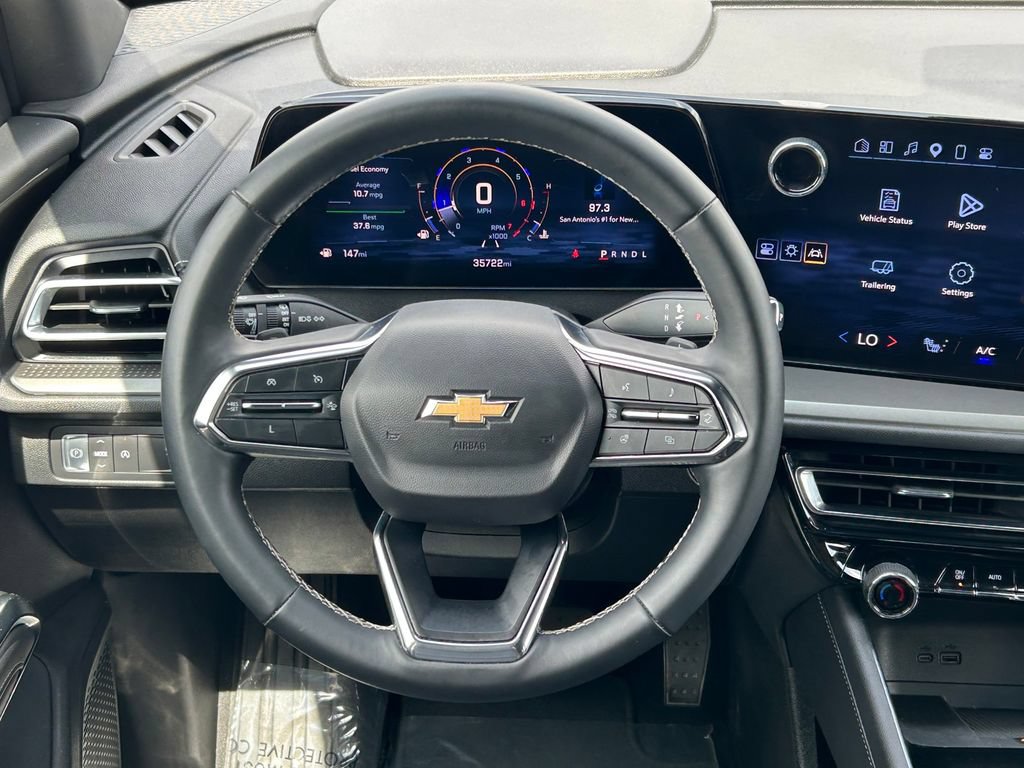 Used 2025 Chevrolet Traverse LT FWD image 38