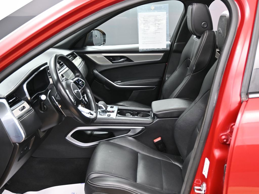 Used 2025 Jaguar F-PACE R-Dynamic S image 18