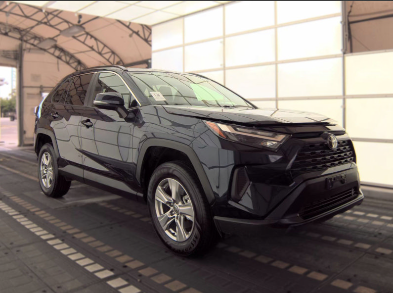 Used 2025 Toyota RAV4 XLE FWD image 4
