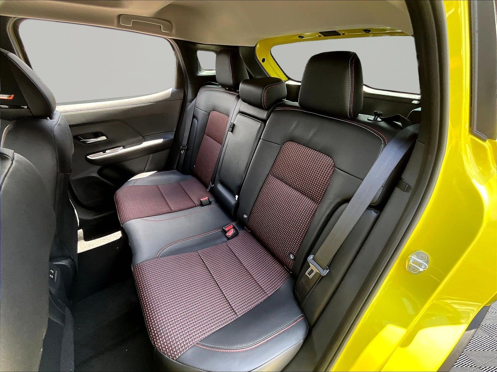New 2026 Nissan Kicks SR w/ SR Premium Package FWD image 18