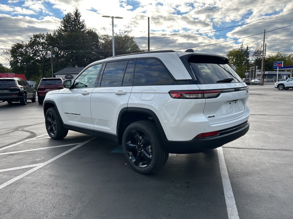 New 2025 Jeep Grand Cherokee Altitude AWD/4WD image 5