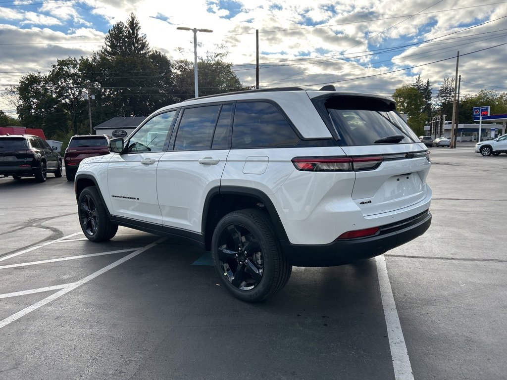New 2025 Jeep Grand Cherokee 4WD image 5