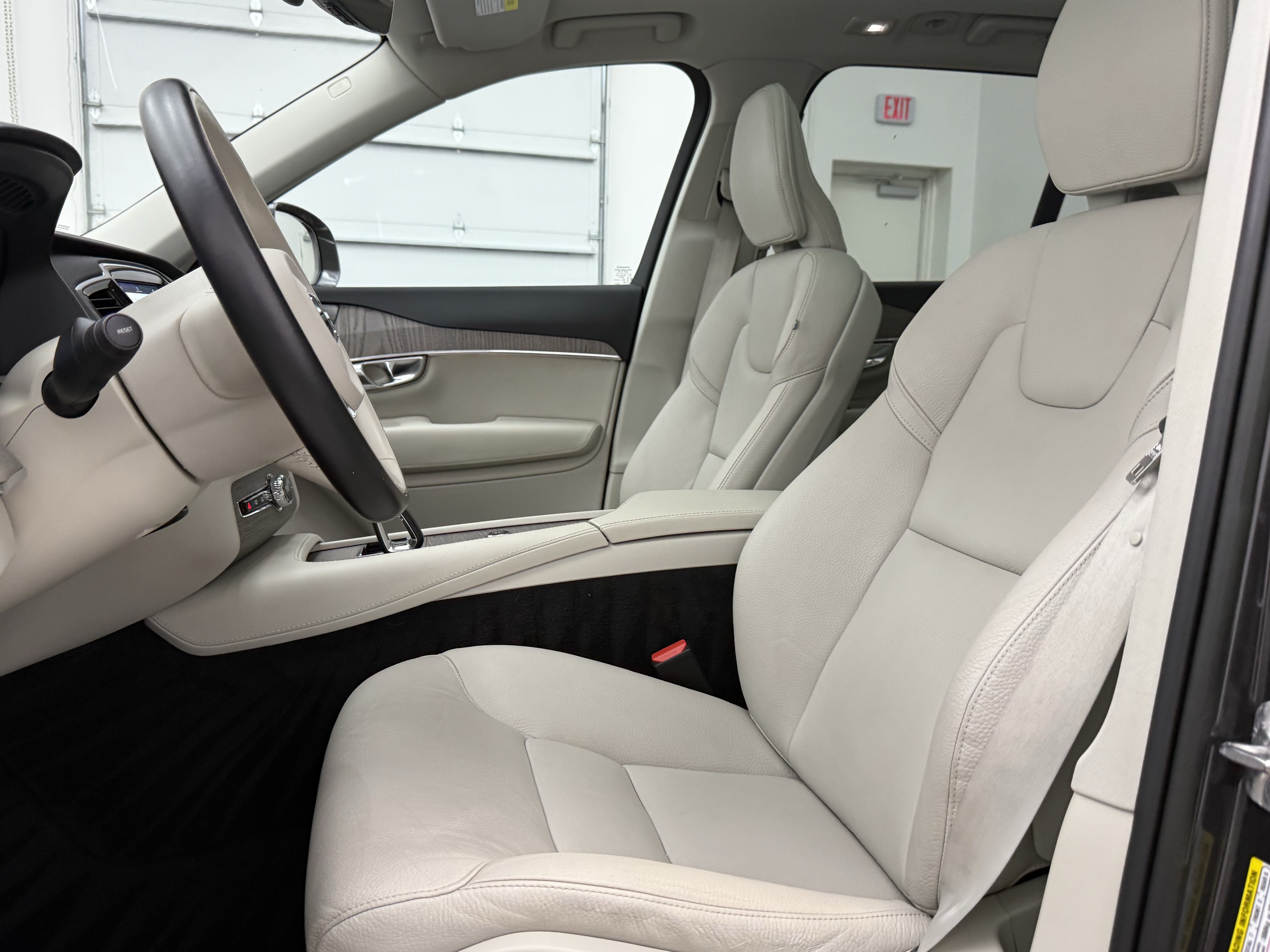 Certified 2023 Volvo XC90 B6 Plus w/ Protection Package Premier AWD/4WD image 12