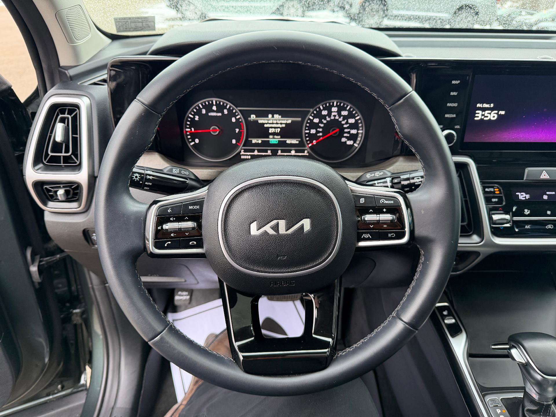 Used 2023 Kia Sorento S w/ Panoramic Sunroof Package image 18