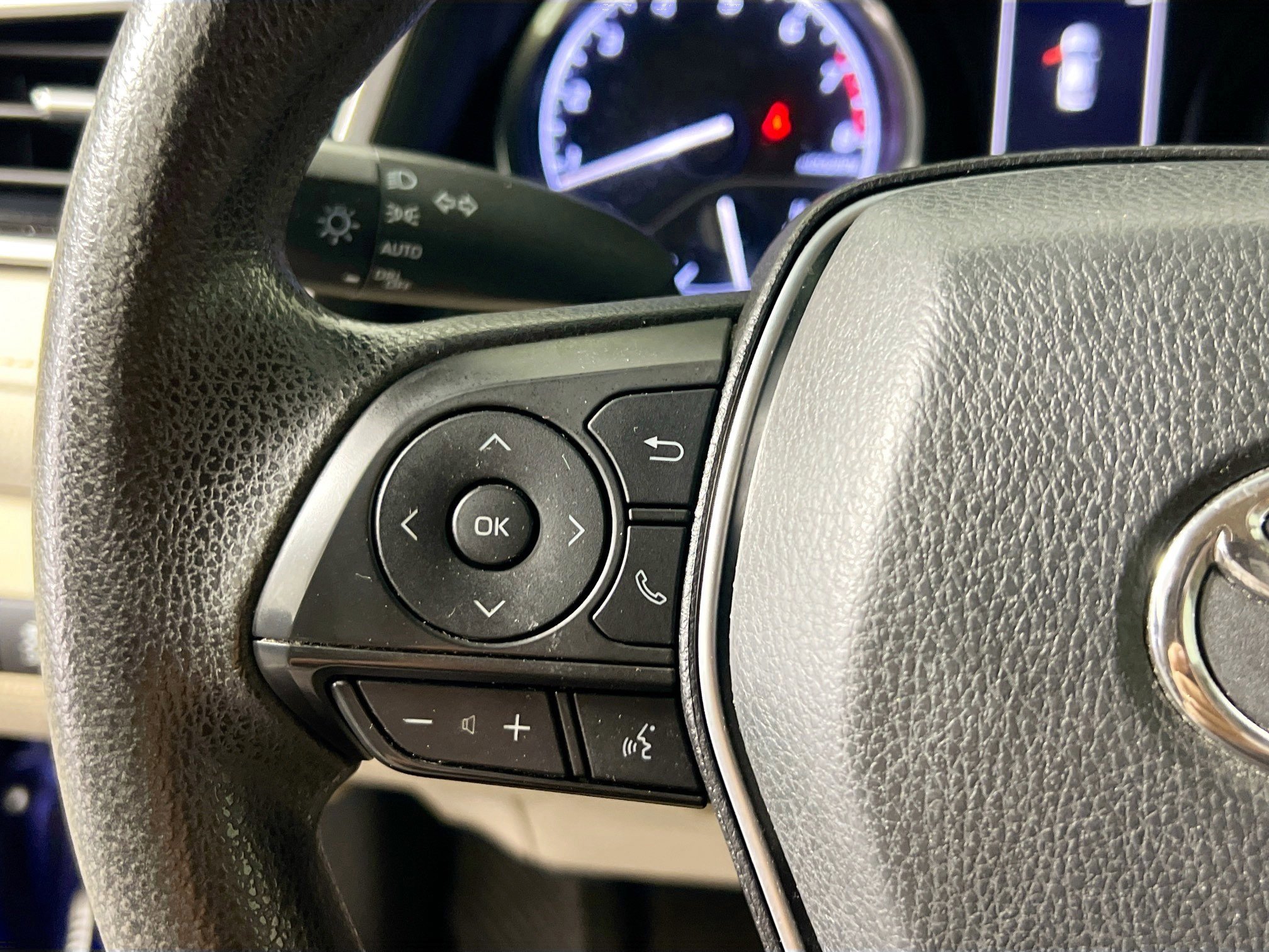 Used 2018 Toyota Camry LE image 18