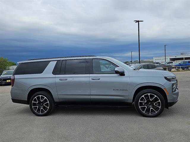 Used 2025 Chevrolet Suburban RST AWD/4WD image 6