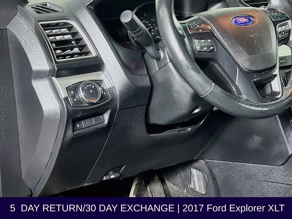 Used 2017 Ford Explorer XLT w/ Equipment Group 202A AWD/4WD image 12