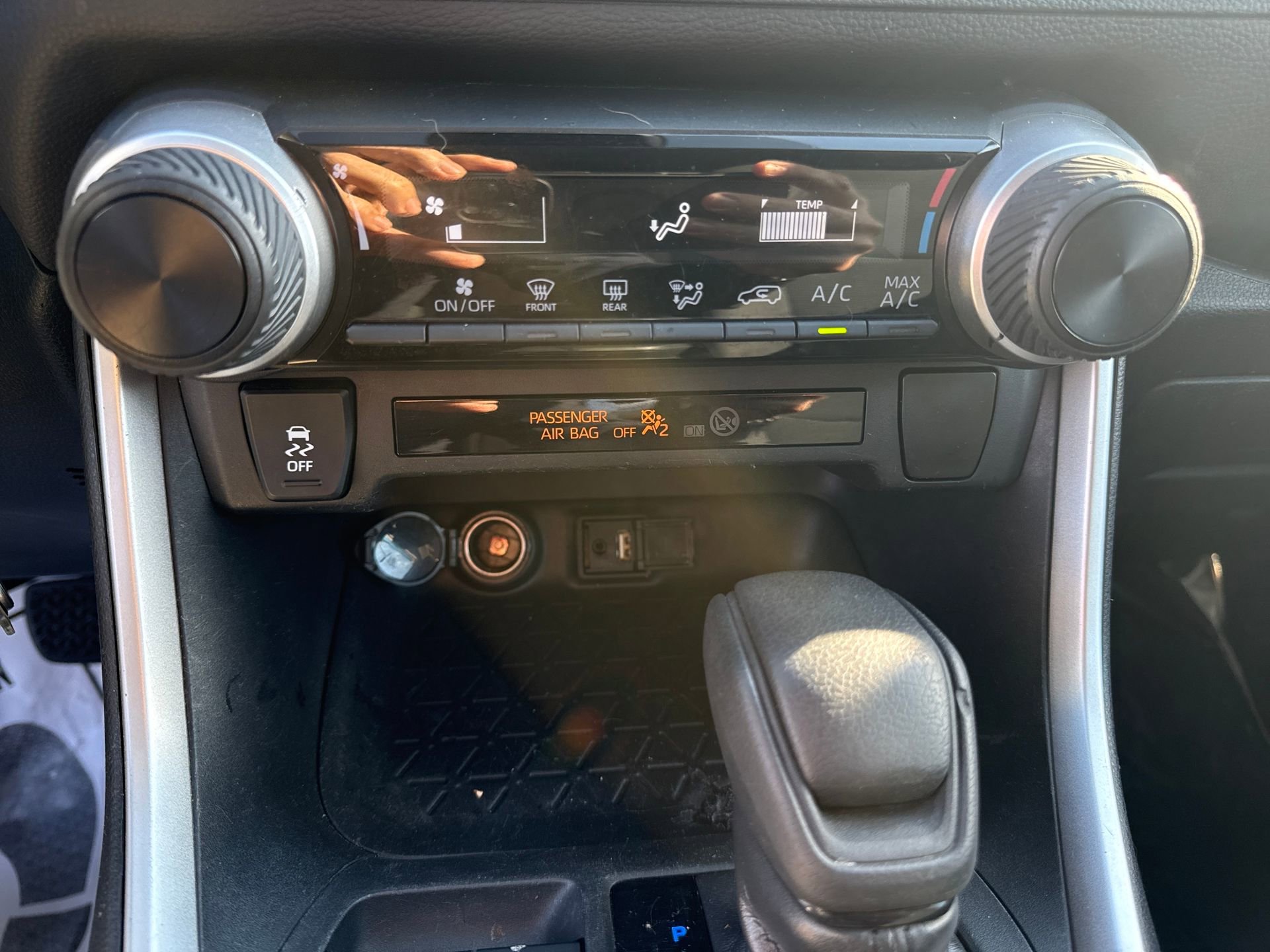 Used 2019 Toyota RAV4 LE image 23